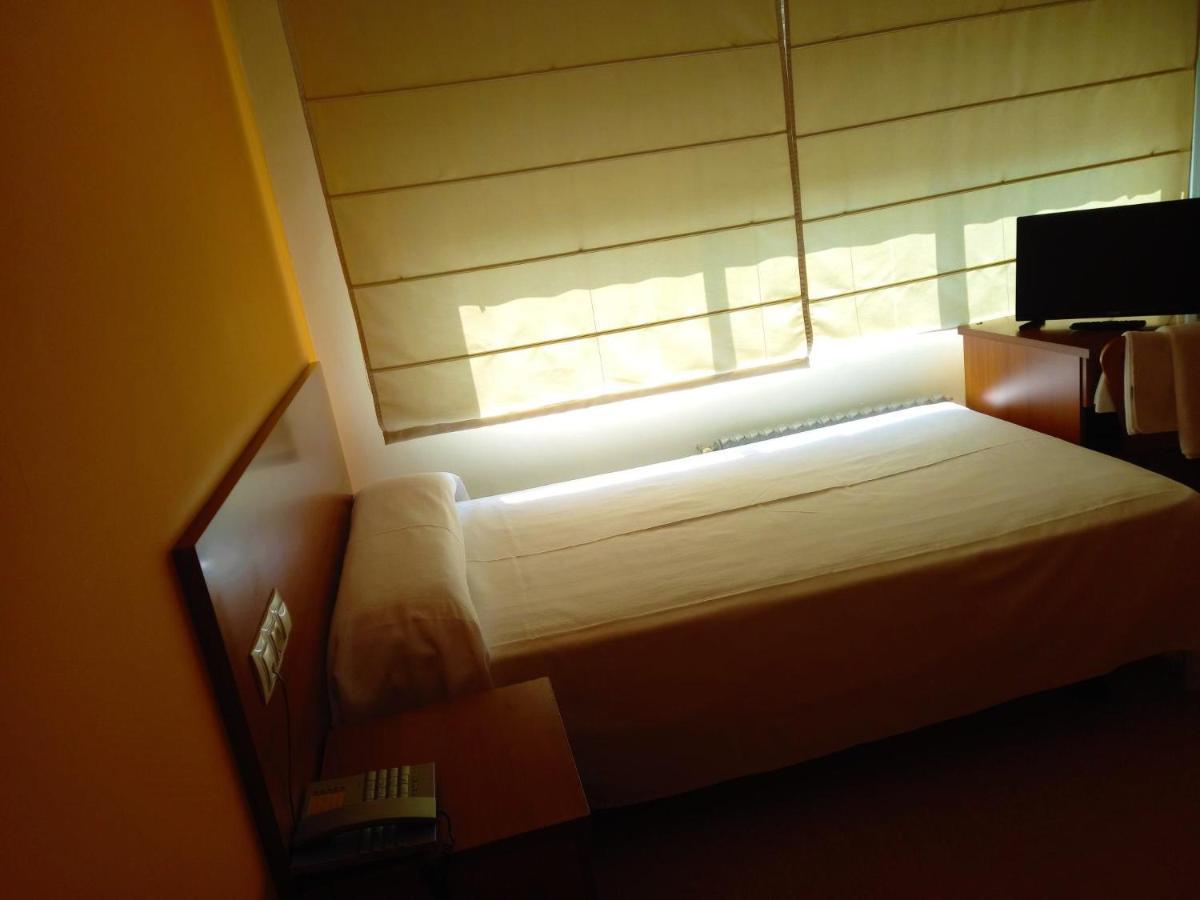 Single Room with Shared Bathroom,1293895066:JPEG